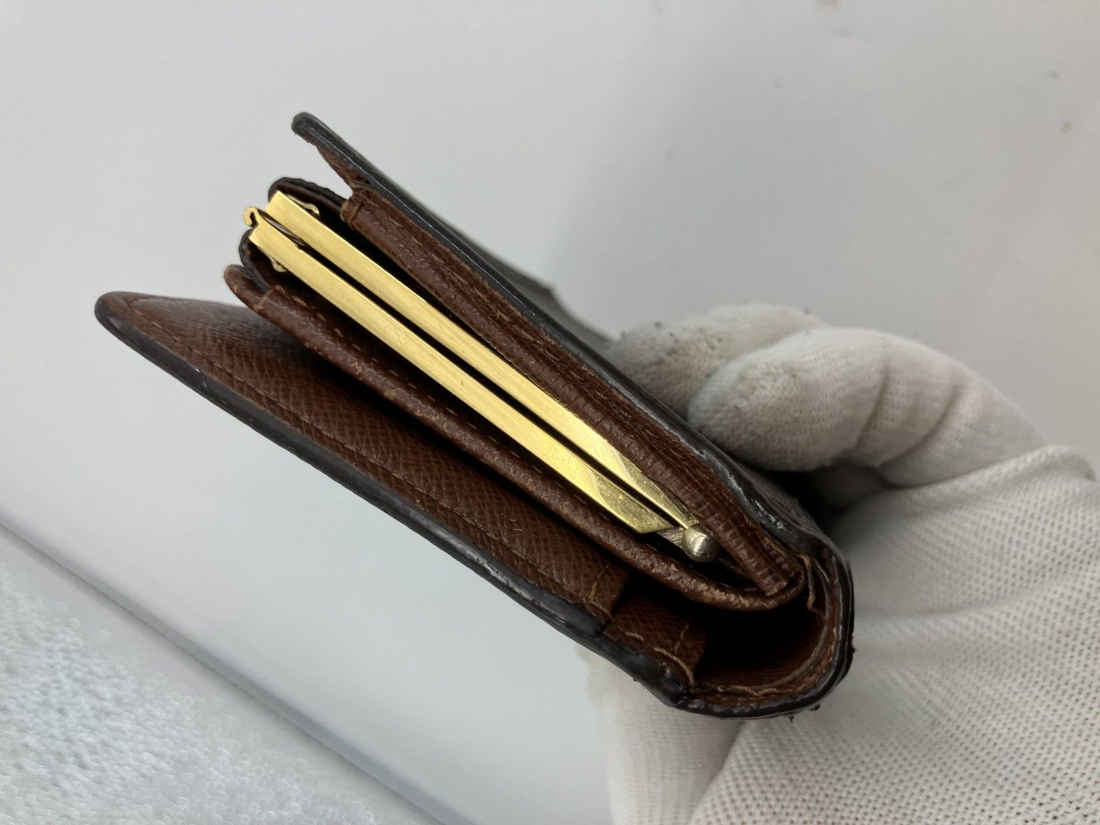 ルイヴィトン コンパクト2つ折り財布 がま口 ポルトモネ・ビエ