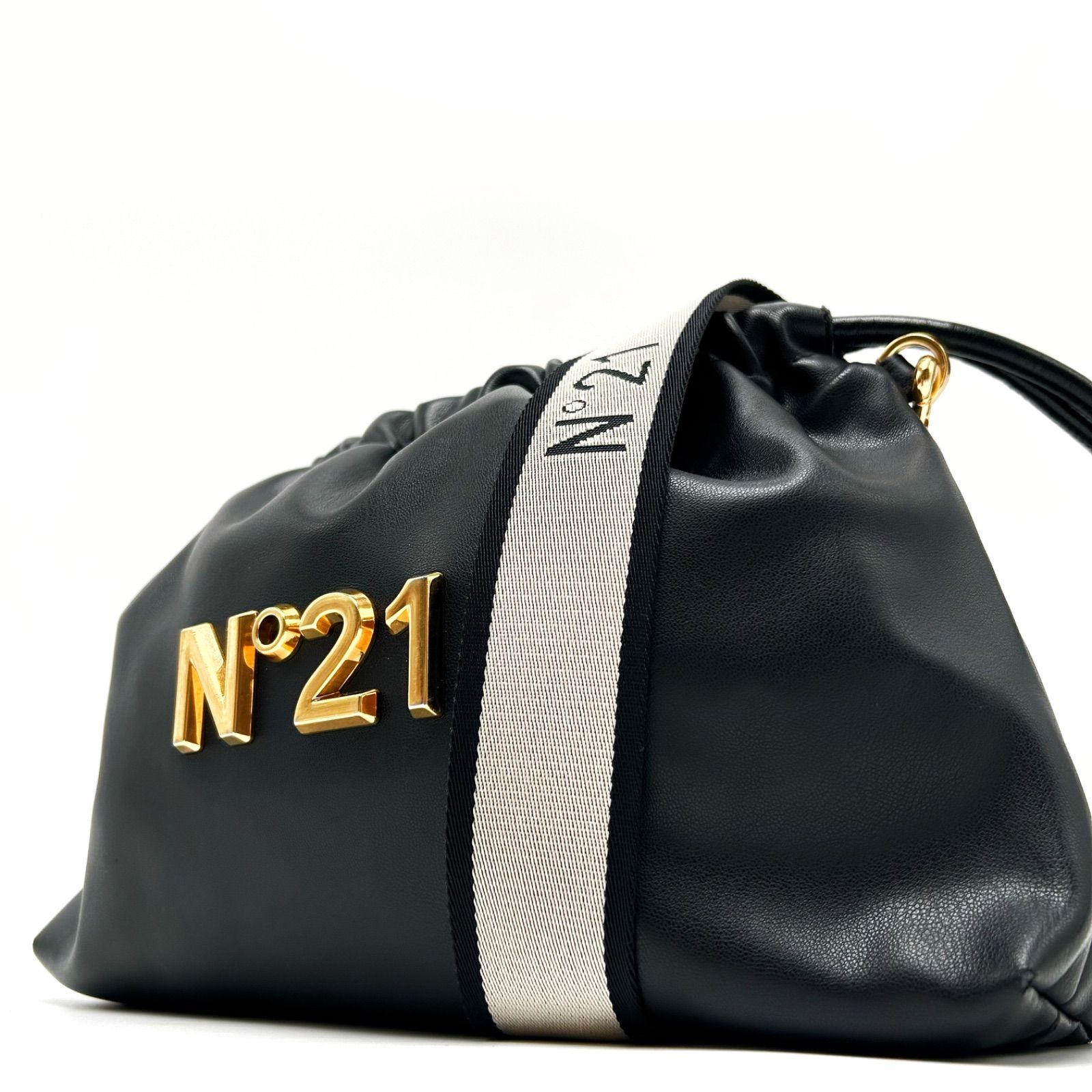 大人気 N°21 ロゴ クロスボディバッグ 三越伊勢丹 | N21/ヌメロヴェントゥーノ通販 | クロスボディ