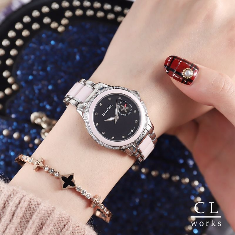 CHANEL 2025年新作 ゴールドボール スクエアミニバッグ
