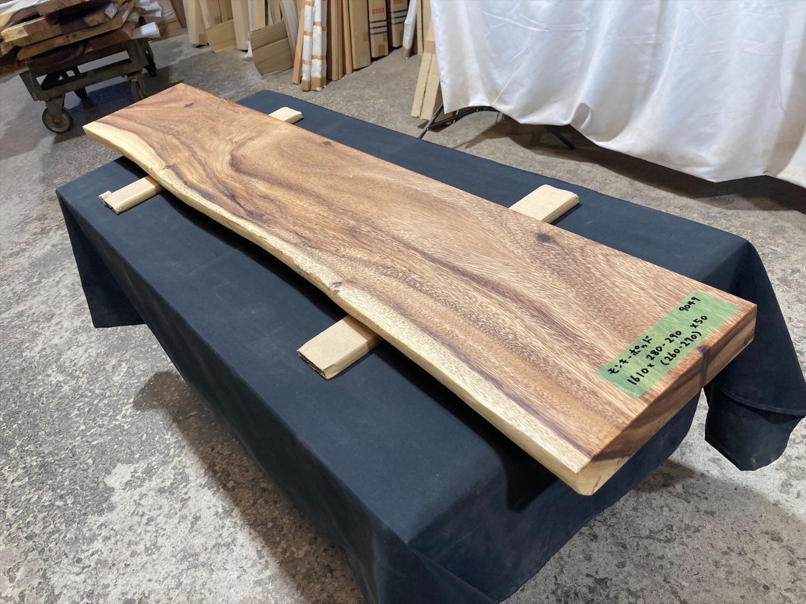モンキーポッド9049 一枚板無垢 乾燥材 1610ｘ280-290ｘ50mm カウンター センターテーブル ダイニングテーブル