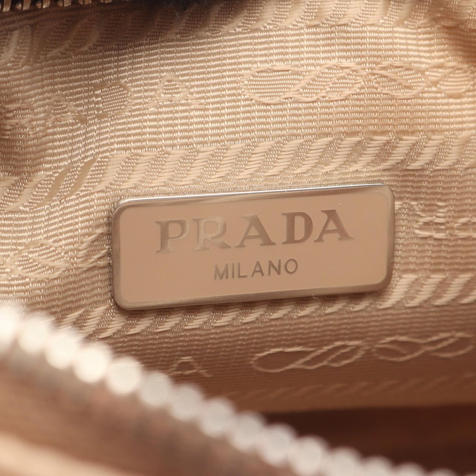 プラダ PRADA ショルダーバッグ Re-Edition 2006 エンブロイ