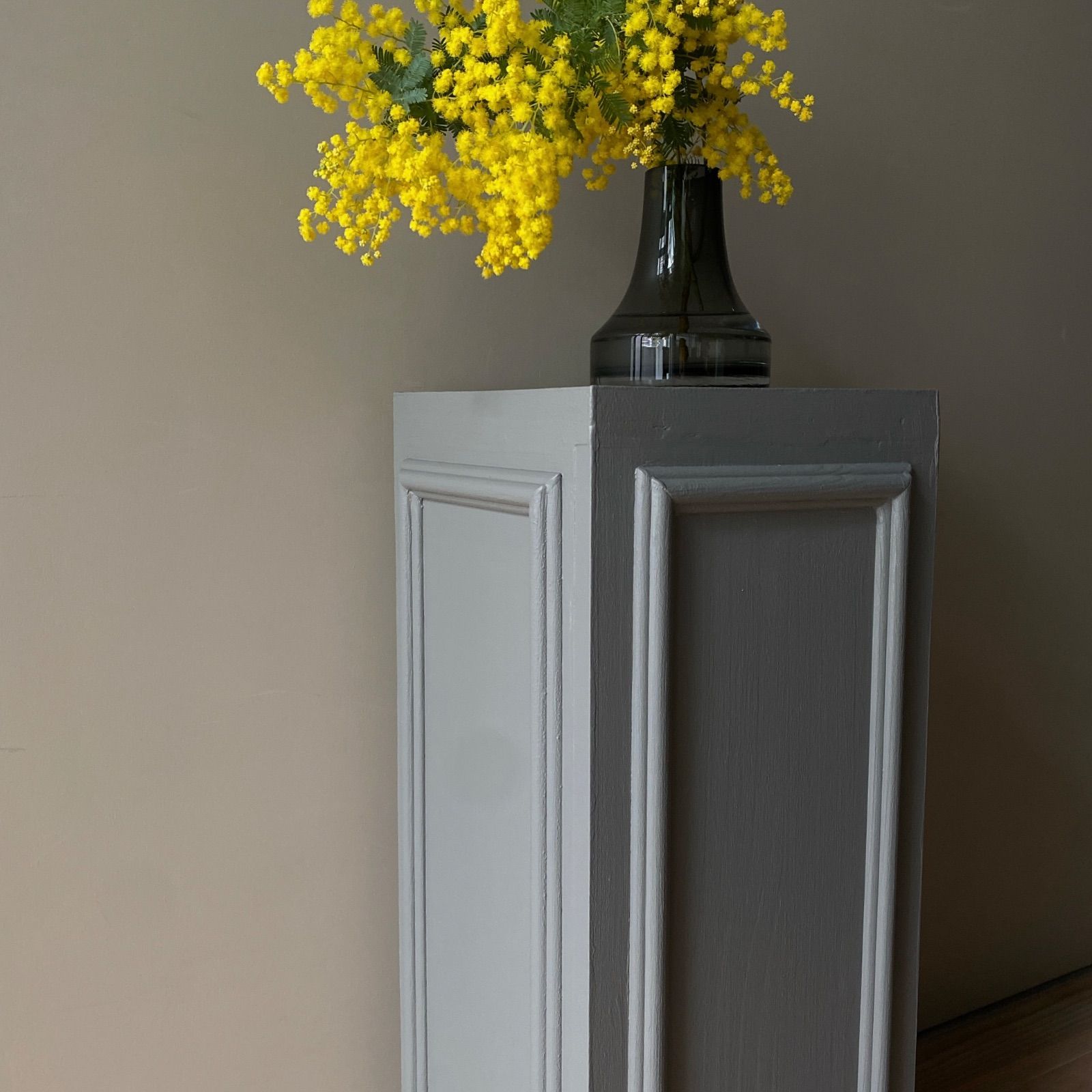 展示什器 ディスプレイ台 WD200H520mm グレー モールディング 