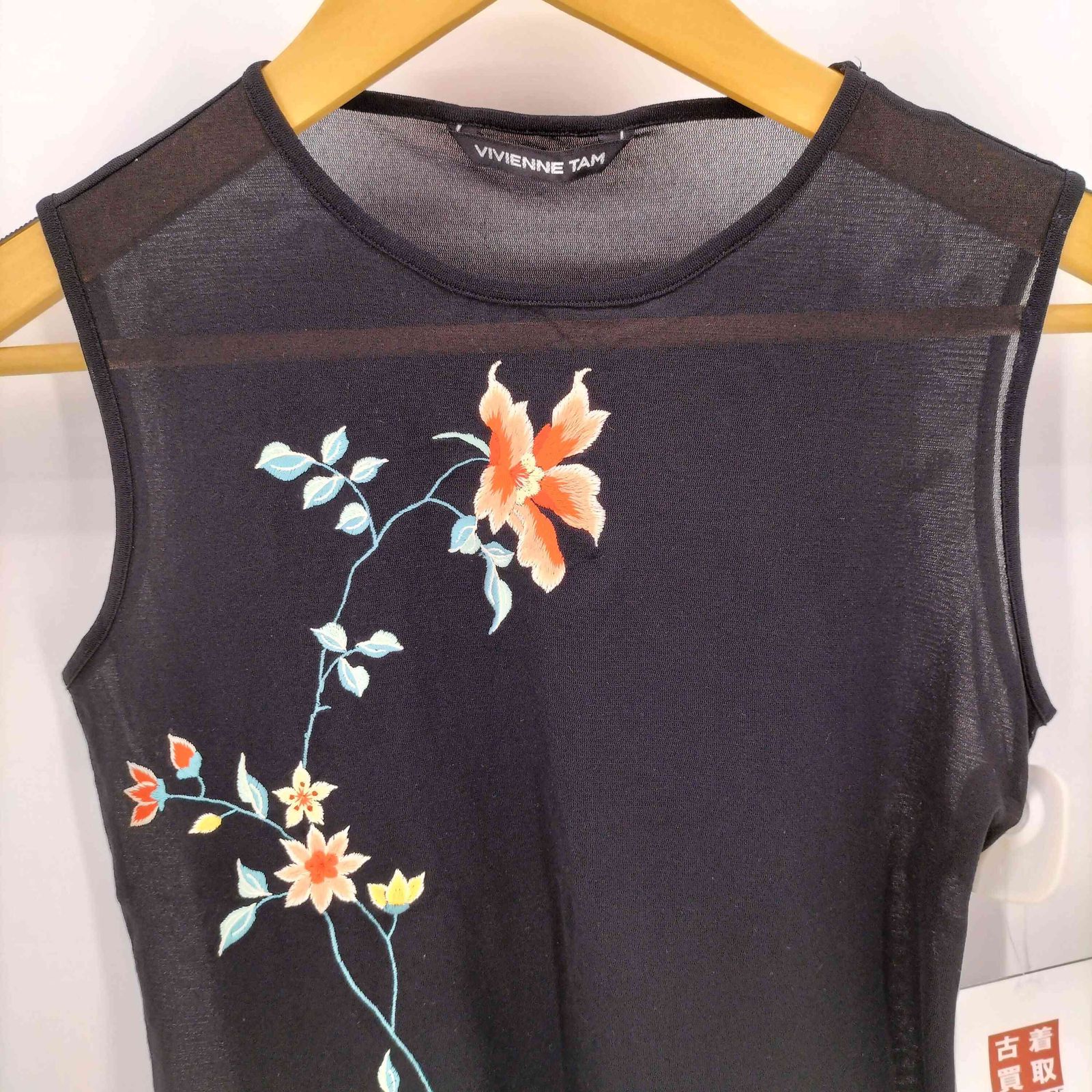 VIVIENNE TAM 黒 刺繍ノースリーブトップス 2 【公式通販】