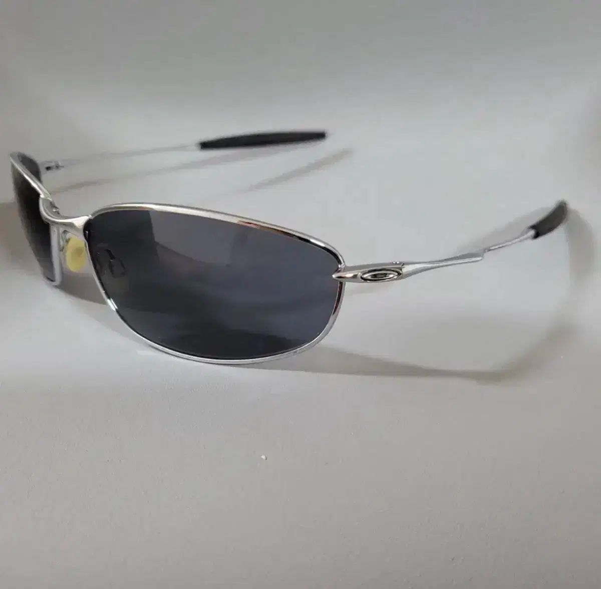 OAKLEY