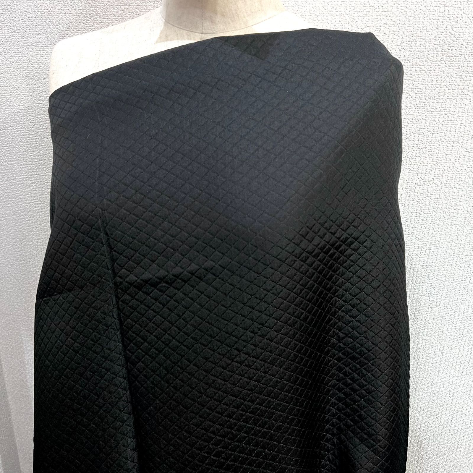 メーカー生産終了品【#1905】シルク混ジャカード生地(黒) 約245  