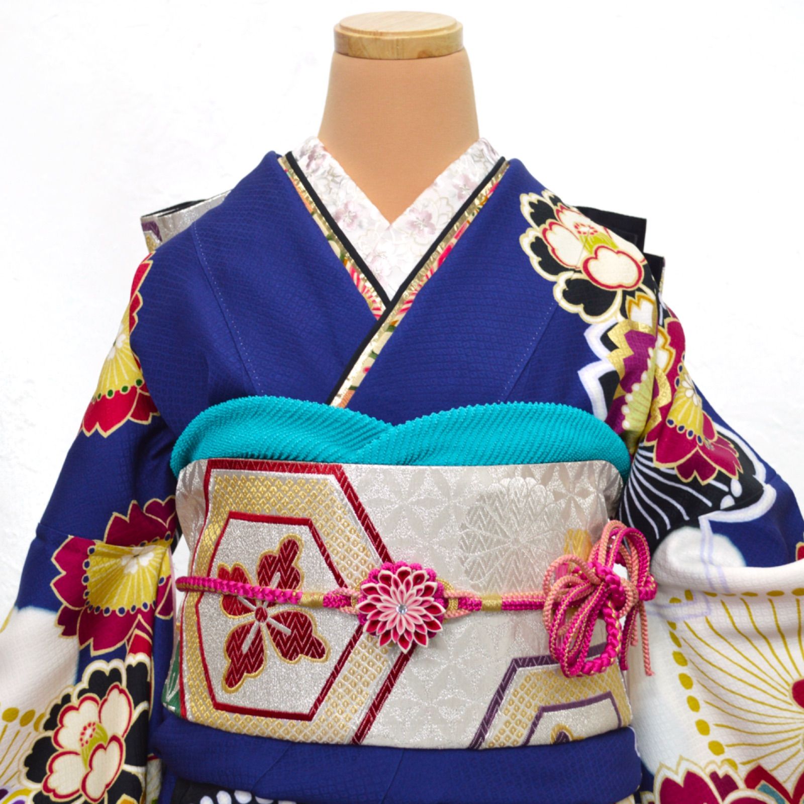 振り袖　フルセット　別誂長襦袢付　白　パールトーン　金彩加工　刺繍入り　219 寛斎 振り袖 フルセット 長襦袢付 金彩加工刺繍入り 244