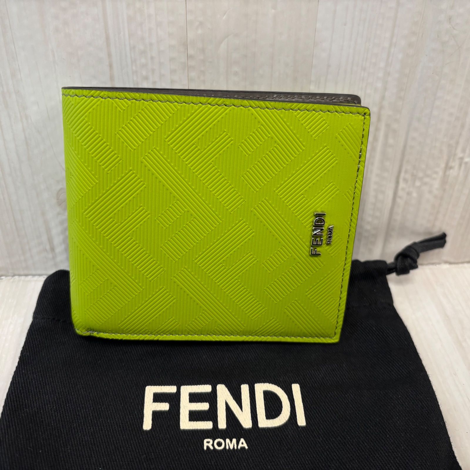 フェンディ 二つ折り 財布 カーキ ブラウン ズッカ 8M0022 美品 FF