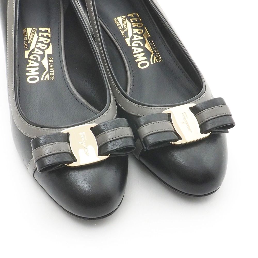 Salvatore Ferragamo 黒　パンプス　ヴァラ サイズUS7 Salvatore Ferragamo サルヴァトーレフェラガモ ヴァラプレート