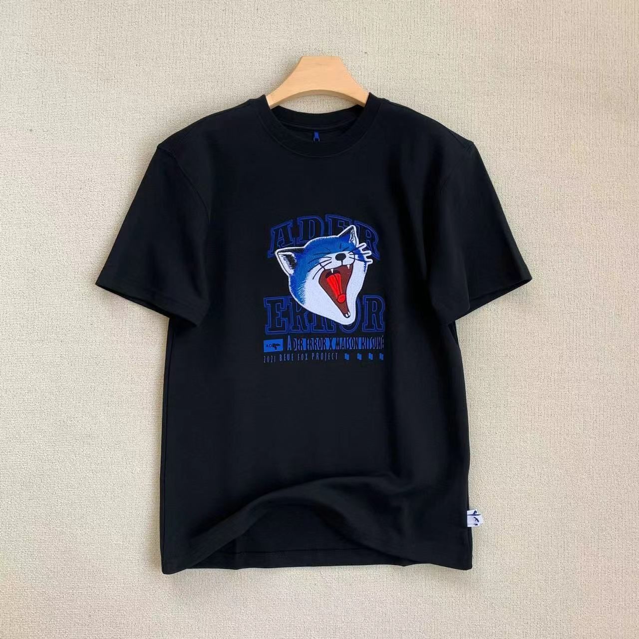 人気 ADER ERROR MAISON KITSUNE コラボ Ｔシャツ アーダーエラー メゾンキツネ Yawn Fox T-Shir.t 男女兼用  半袖 刺繍ロゴ ビックロゴ デカロゴ - メルカリ