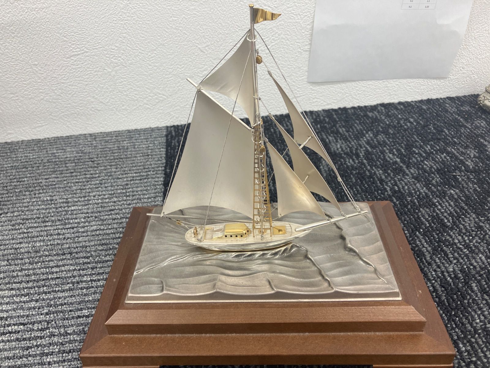 SILVERE.P刻印 銀製 ヨット 置物 オブジェ ガラスケース 帆船 模型