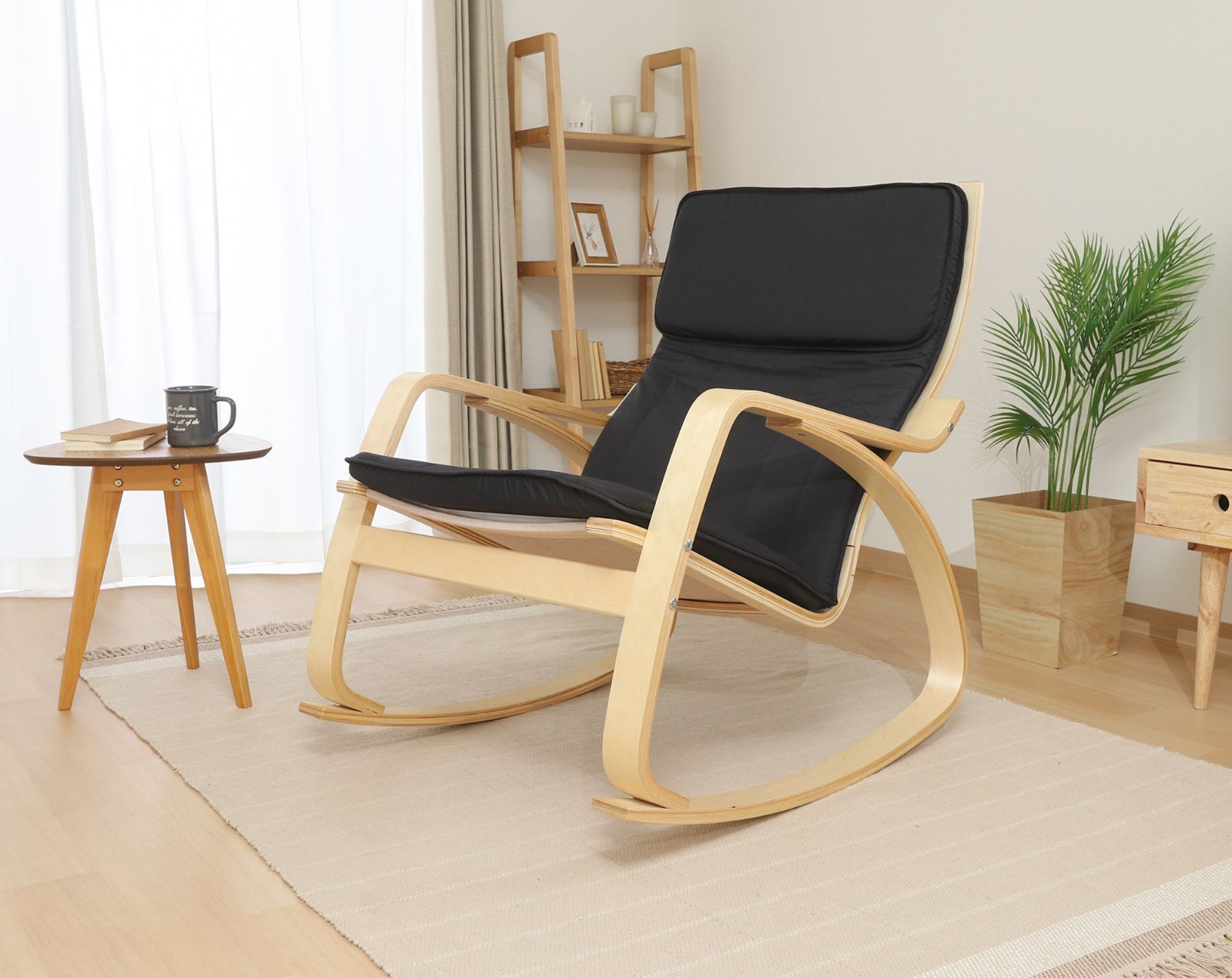 ストア 心地よい揺れでリラックス。木製ロッキングチェア！