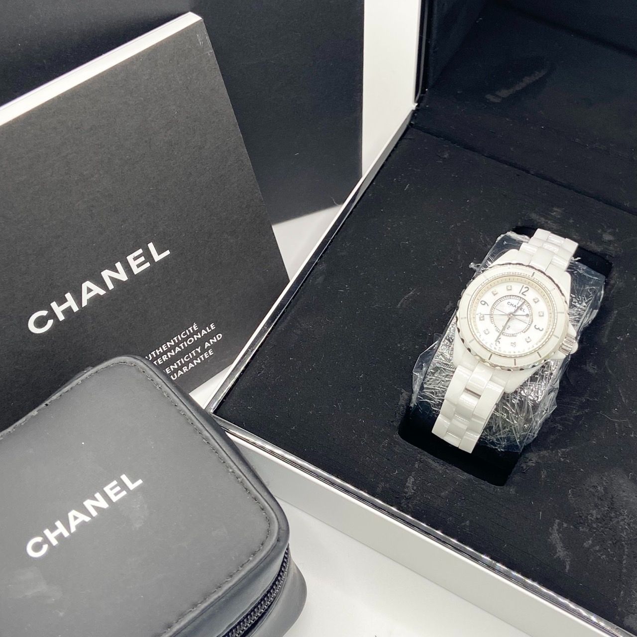 正規品CHANEL シャネル J12 時計 箱 美品 CHANEL シャネル J12 H2570 29mm 8Pダイヤ ホワイトシェル