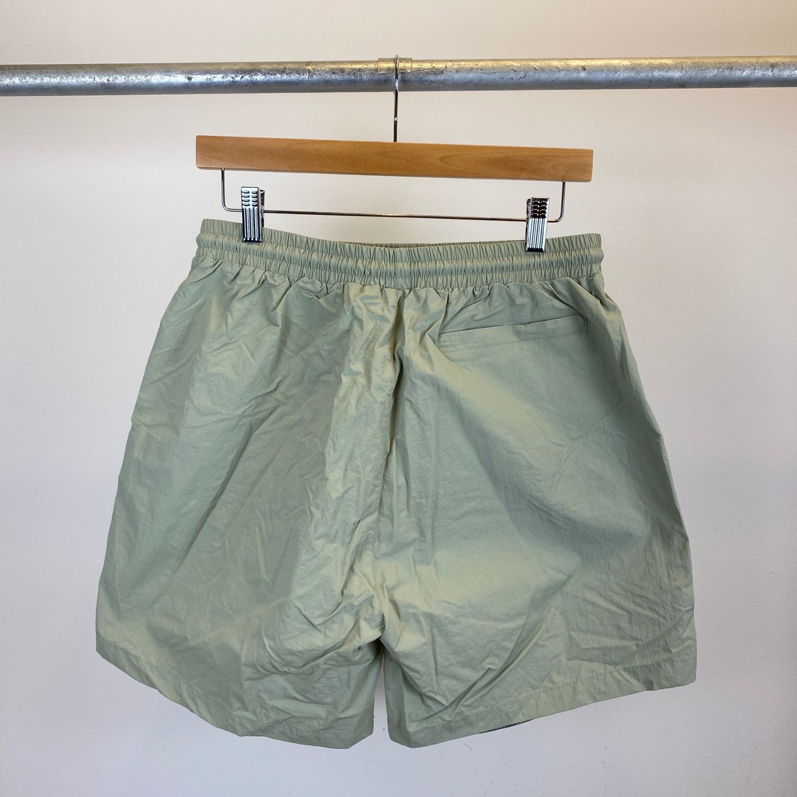 047051 KITH ナイロン ショート パンツ グリーン ハーフ ショーツ 047051 KITH ナイロン ショート パンツ グリーン ハーフ ショーツ