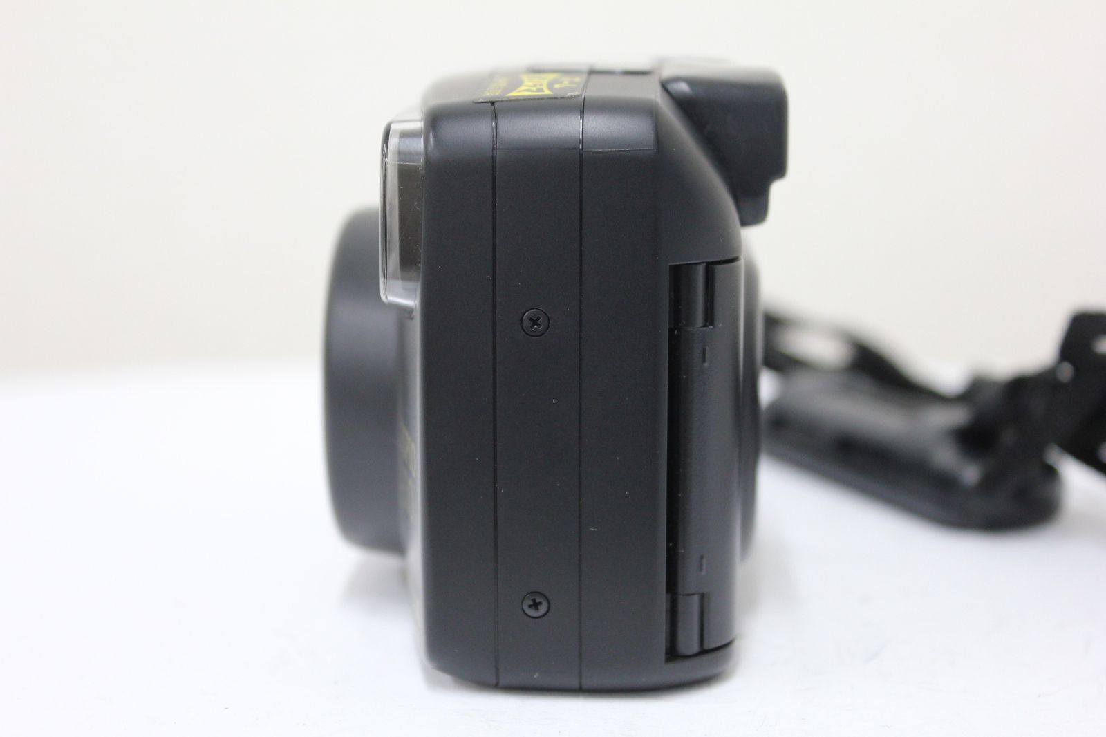 コンパクトカメラ e