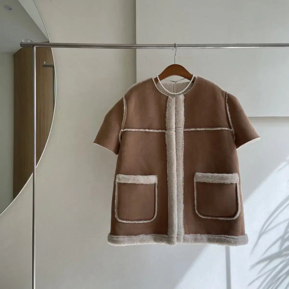 パフスリーブ ムートンのベスト 2COLOR