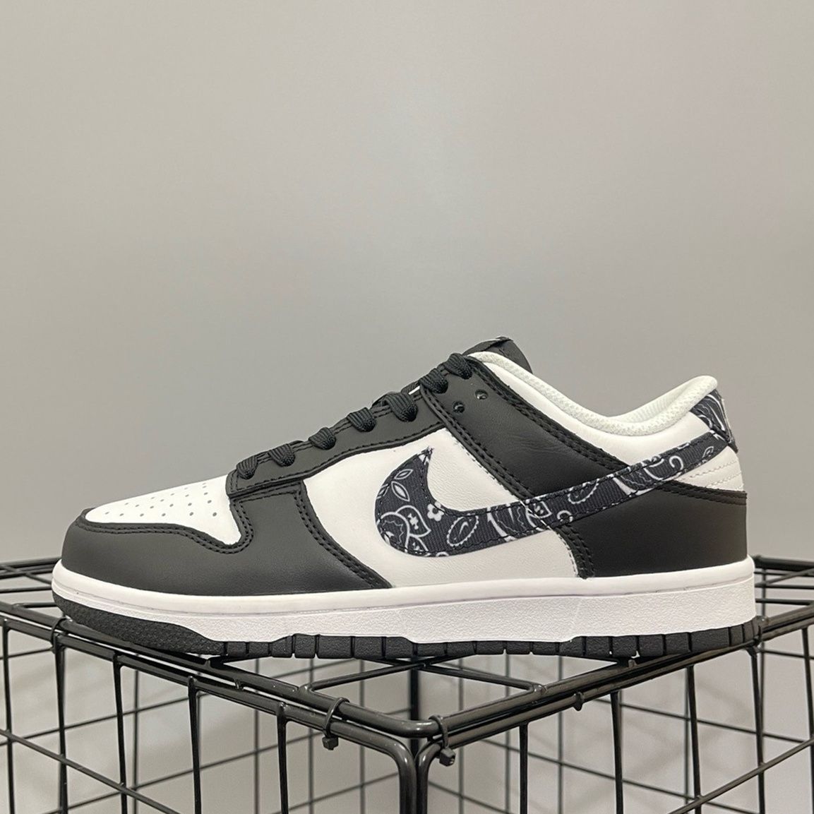 Nike Women's Dunk Low ESS 