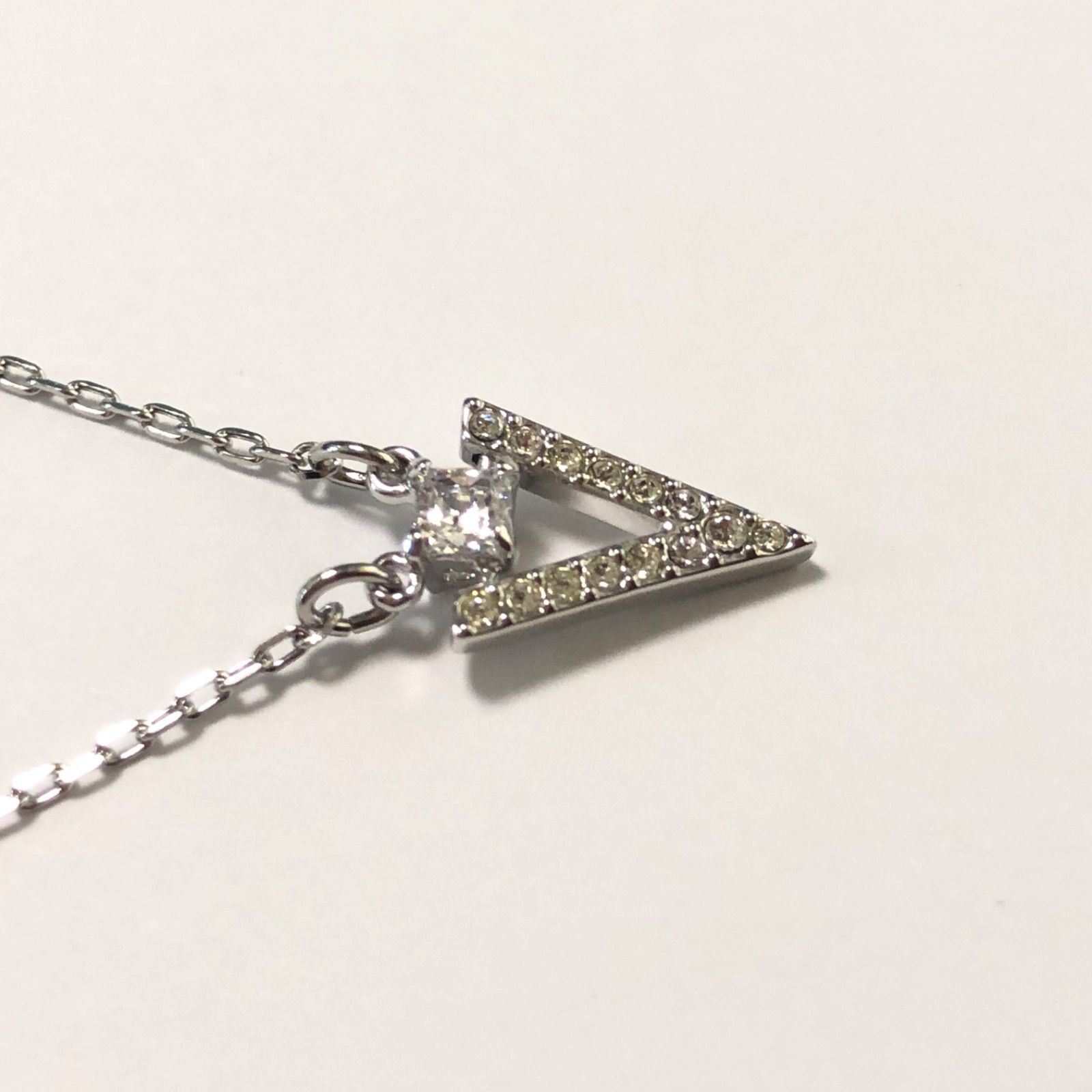 SWAROVSKI　スワロフスキー　シルバー　ネックレス　V字 美品 SWAROVSKI スワロフスキー V字デザイン ネックレス
