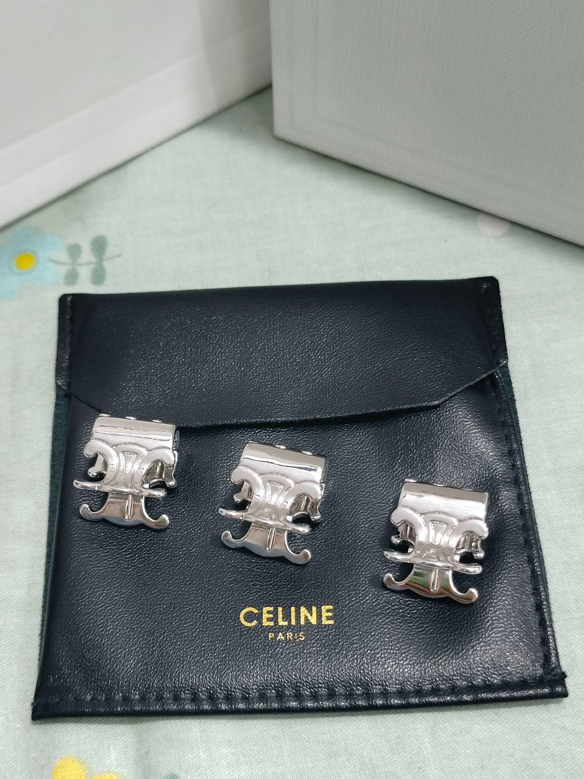 🦋お勧め🦋celine(セリーヌ) ヘアピン ヘアアクセサリー 新品❣️未使用❣️送料無料♫レディース - メルカリ