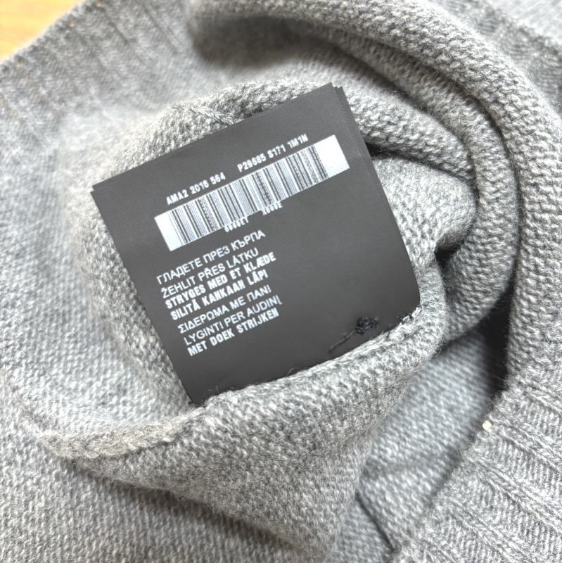 PRADA グレー ニットベスト 38 PRADA プラダ カシミヤ ニットベスト グレー フリル付き 38号 - メルカリ