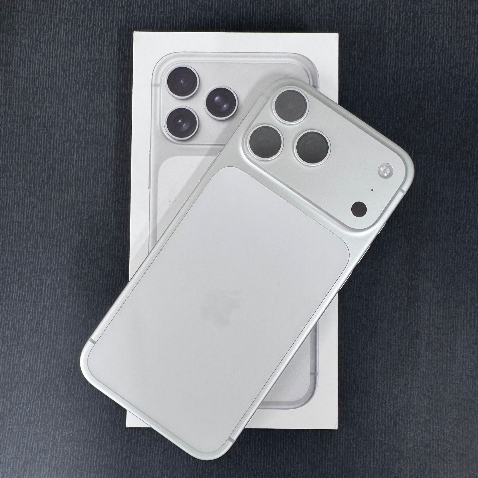 SIMフリー iPhone 17 Pro Max 512GB シルバー MFYC4J/A - メルカリ