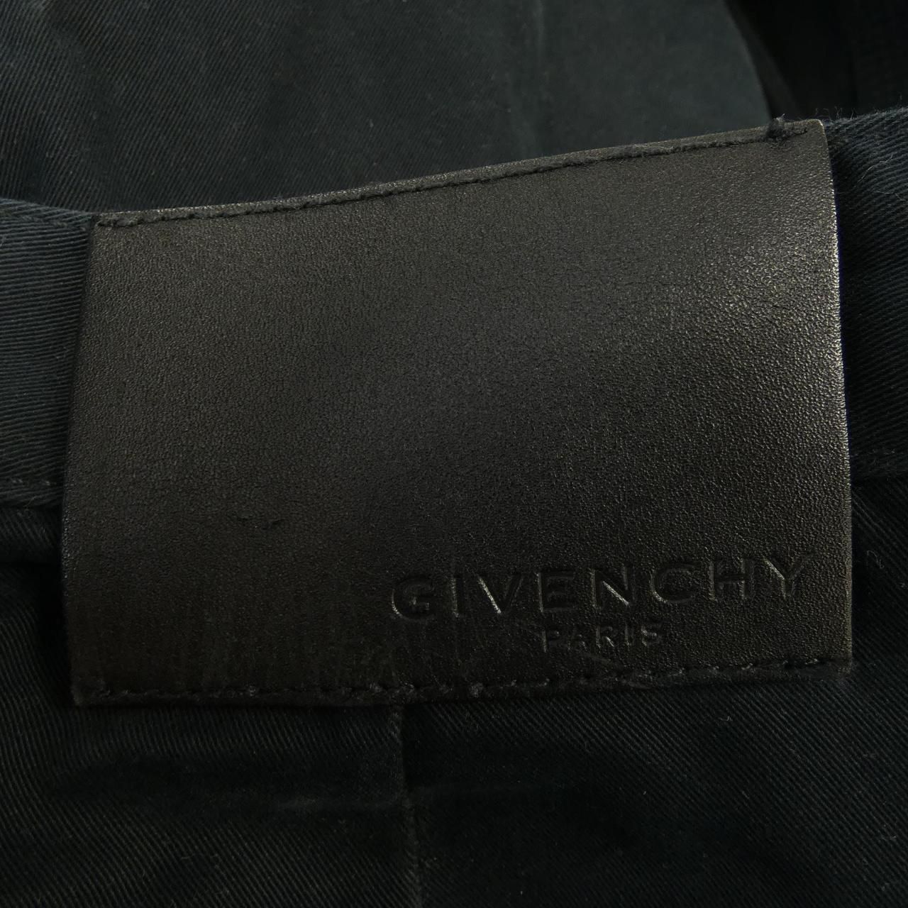 GIVENCHY