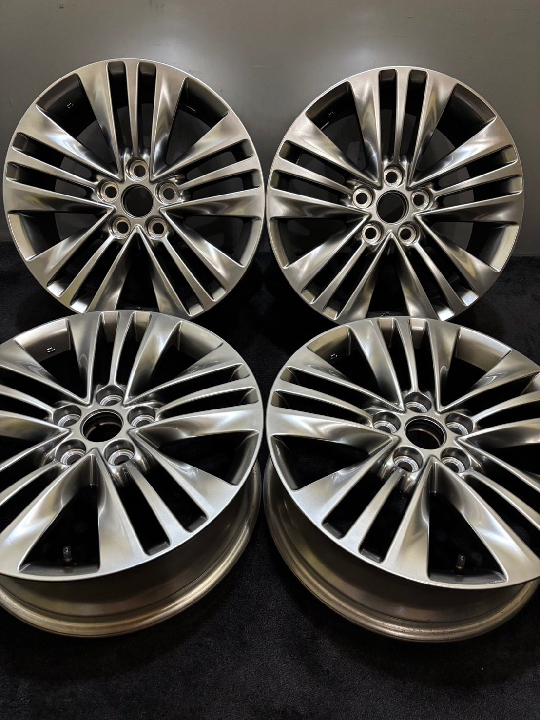 ニシさん　トヨタアルファード 18インチ ホイール 新車外し 美品】トヨタ 40 アルファード Z 純正 18in 7J +40