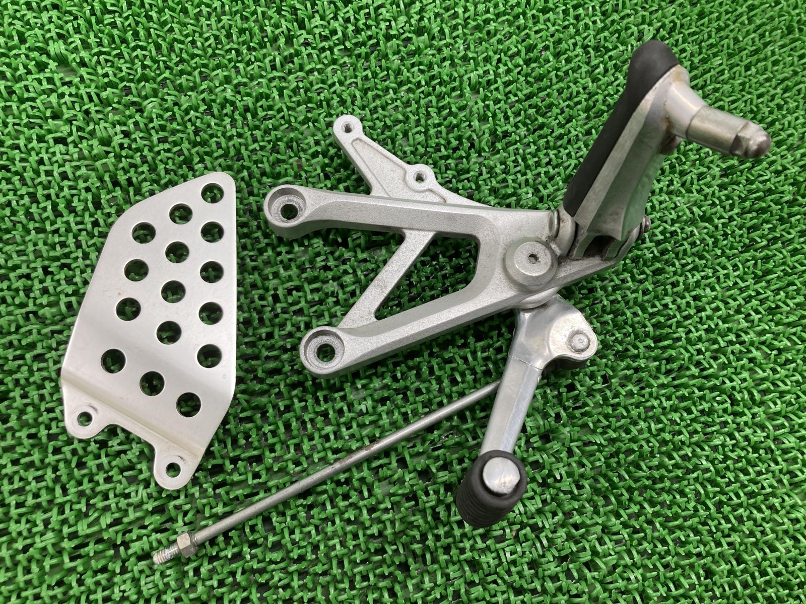 CBR954RR ステップ 左 MBW JH2SC50A32M004*** ホンダ 純正 中古 バイク 部品 SC50 シフトペダル ヒールガード 曲がり無し 品薄