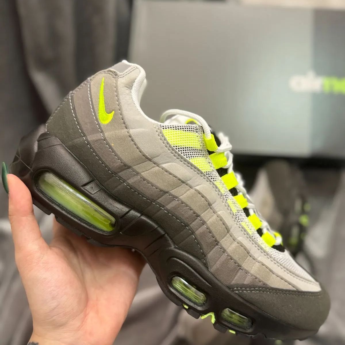 新品未使用 ナイキ エアマックス95 OG イエローグラデ AIR MAX 95 - メルカリ