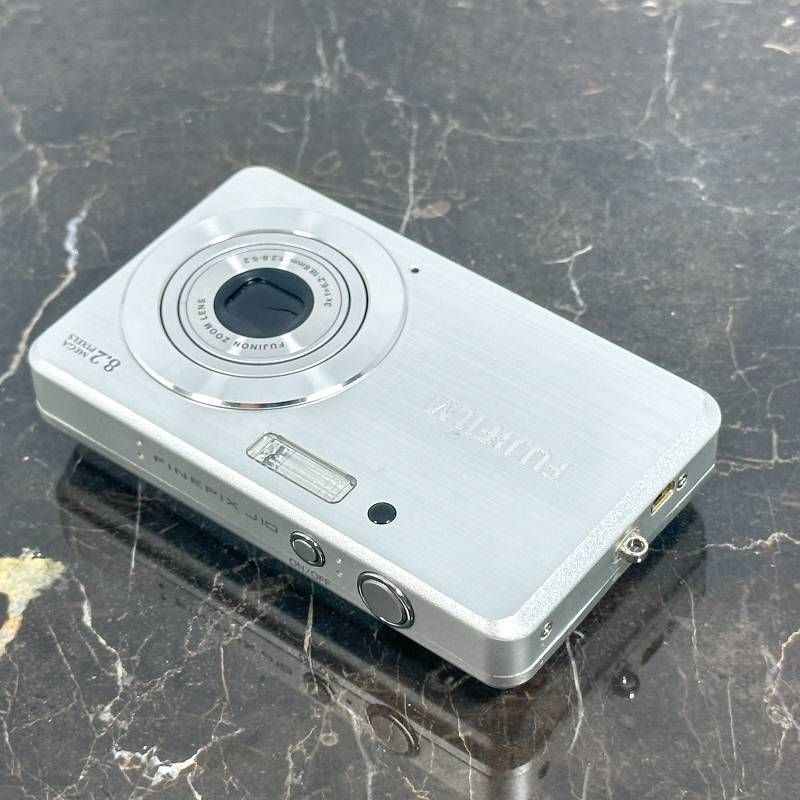 シルバー コンデジ