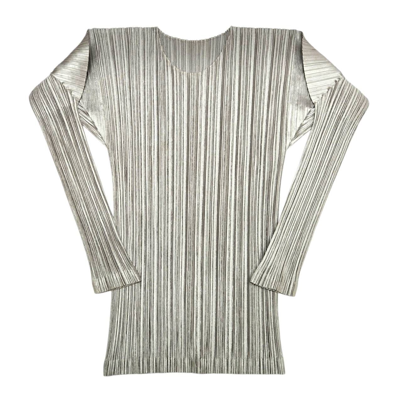 ISSEY MIYAKE イッセイミヤケ プリーツ カットソー Mサイズ シルバー系 長袖 クルーネック アパレル レディース 衣類 ブランド