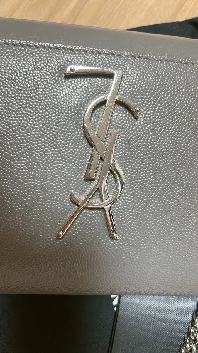 正規品 Saint Laurent(サンローラン) ケイトバッグ Sサイズ (グレー&シルバー)