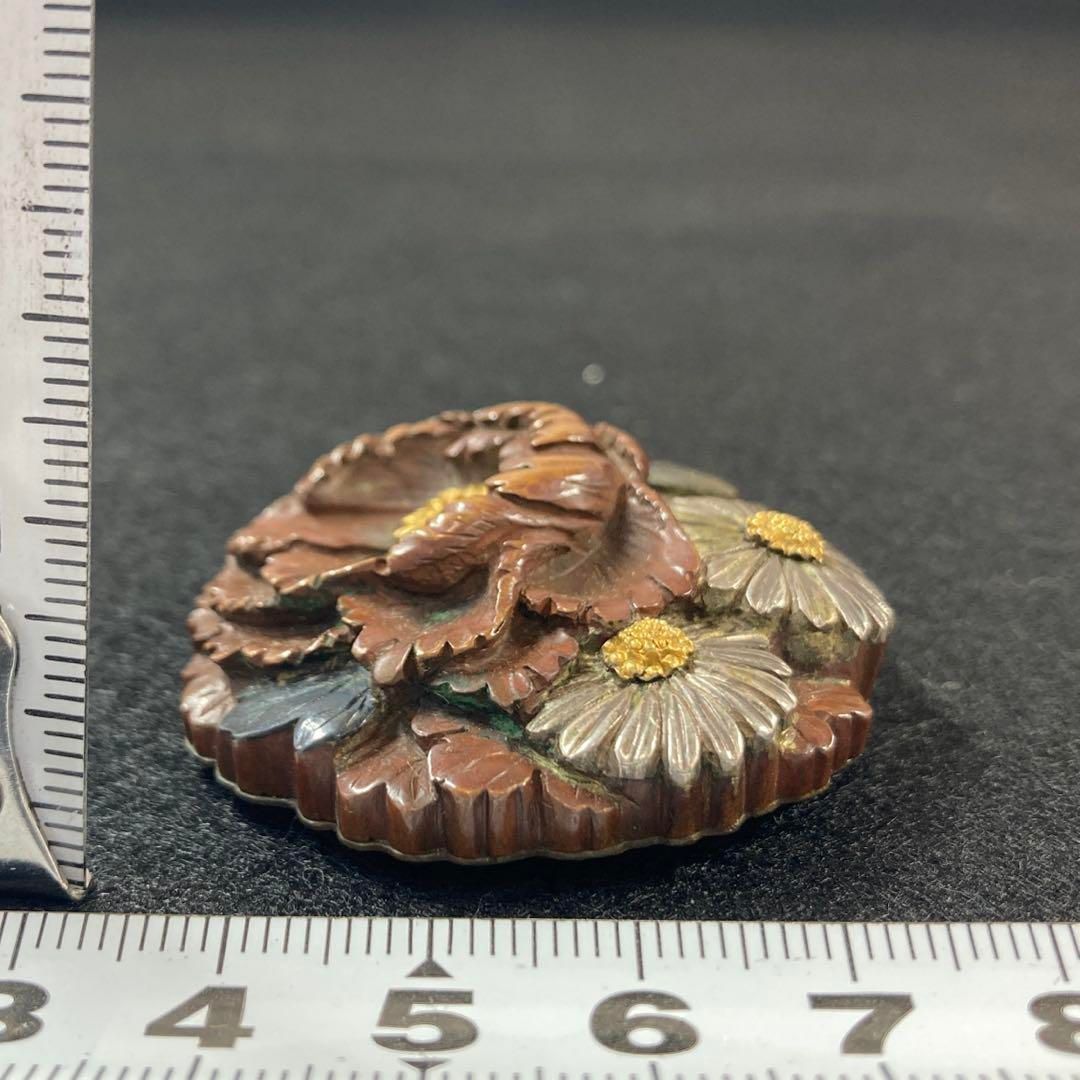 喜久在銘 上金工細工菊図帯留