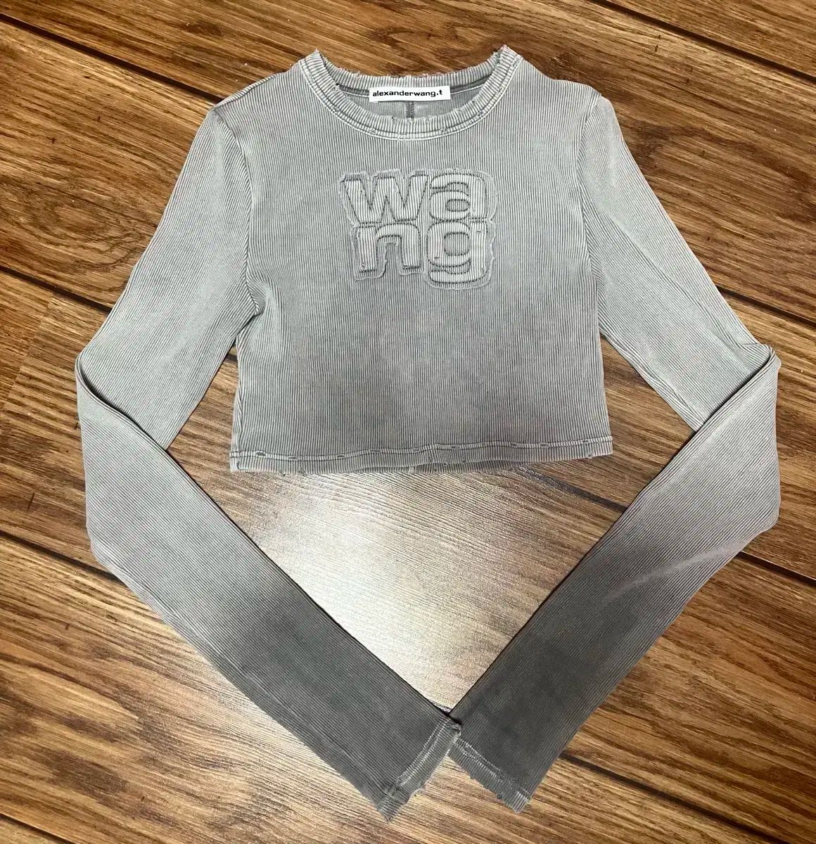 アレクサンダー 王 グレー クロップド クルーネック 長袖 Tシャツ 