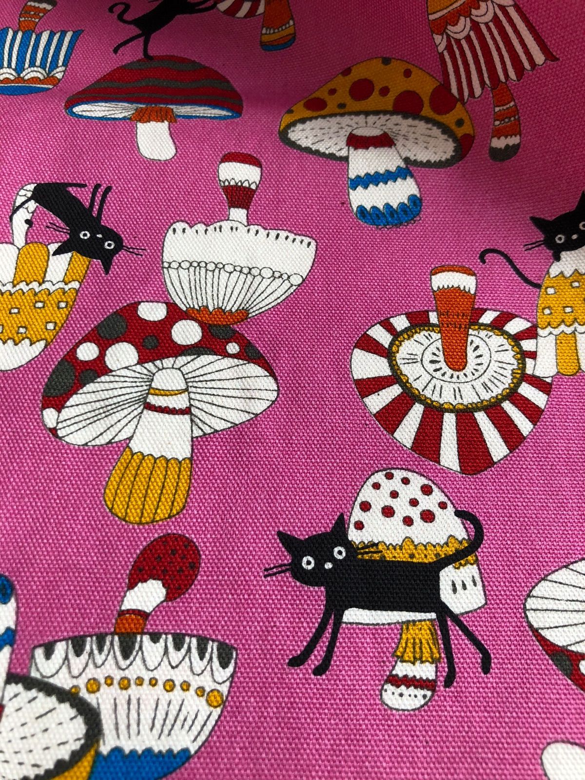 4)アームカバー　袖口カバー　ハンドメイド　ショート丈　きのこ　黒猫柄　ピンク - メルカリShops