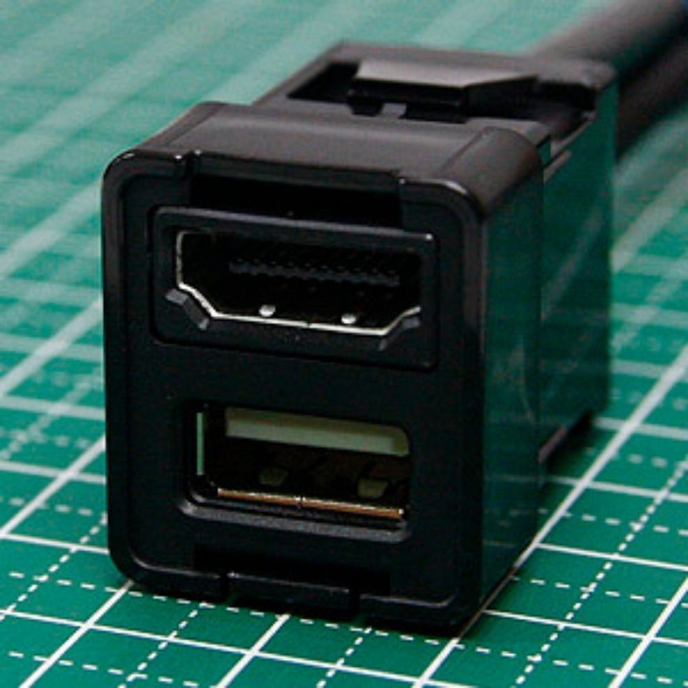 トヨタ純正 USB/HDMI接続ケーブル 086B0-00050 スペアホールB型 - メルカリ