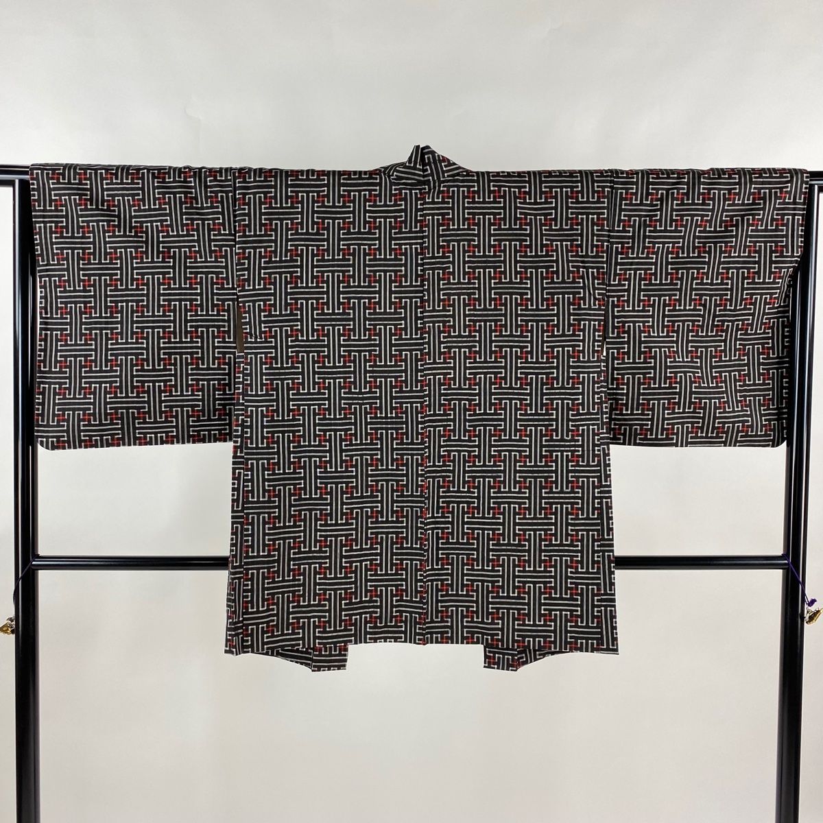 羽織 身丈80.5cm 裄丈64cm M 紬地 紗綾形 黒 正絹 名品