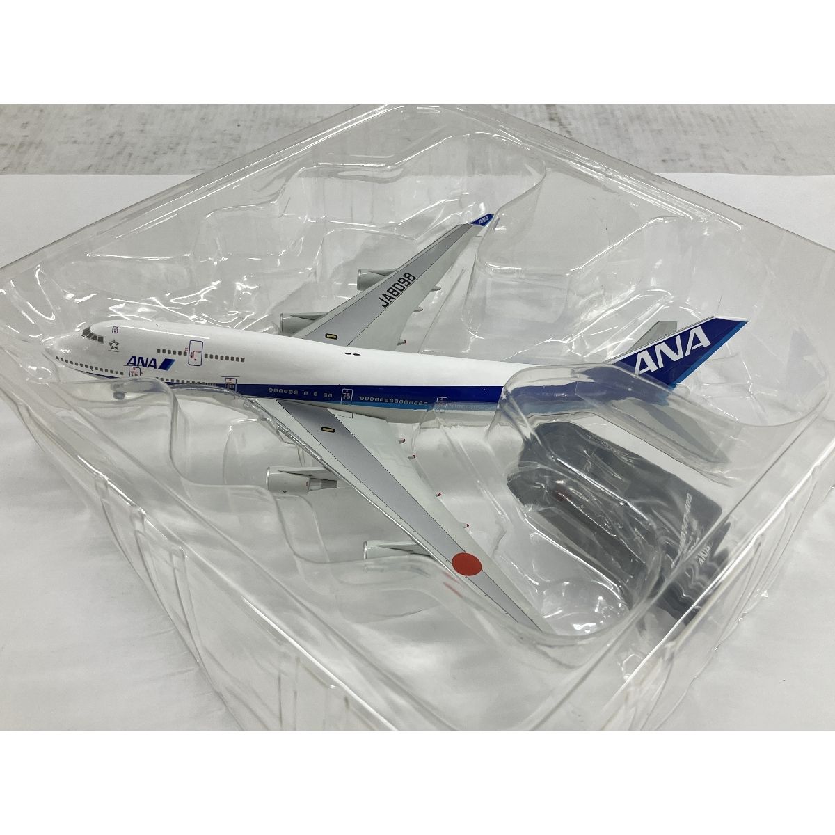 ANA  飛行機模型　BOEING747-400 JA8098 (1/100) ANA 飛行機模型 BOEING747-400 JA8098 (1/100)