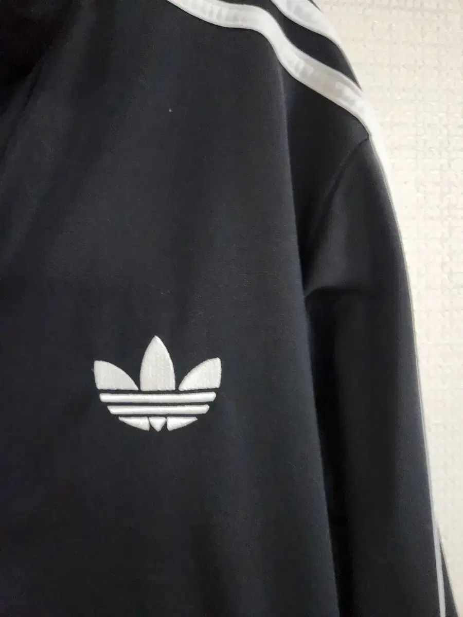 adidas アディダス