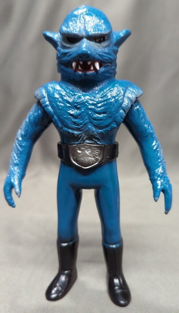 東映レトロソフビ　狼男(新色)+ミニソフビ メディコムトイ　未開封品　ソフビ 今月の「東映レトロ」は「ゾル大佐」「狼男」の新色がミニサイズ