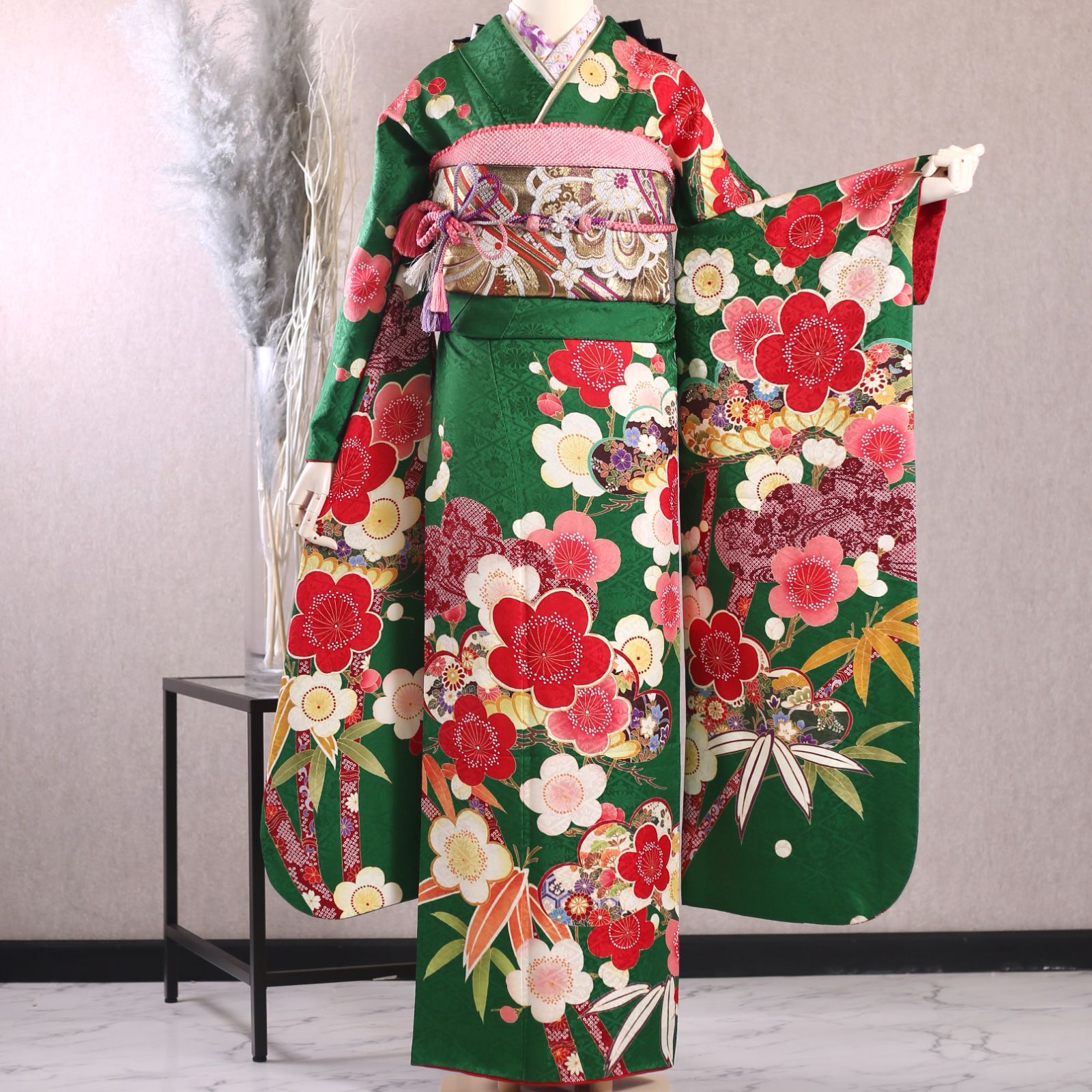 緑と赤の華やかな振袖 フルセット 正統派古典 グリーン(緑色)/赤 辻が花/御所車 お得 定番 おしとやか