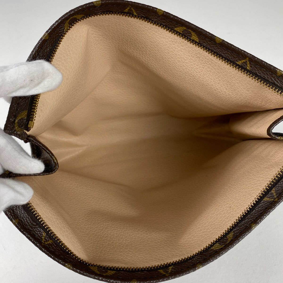 ルイヴィトン LOUISVUITTON 化粧ポーチ ポッシュ・トワレ26