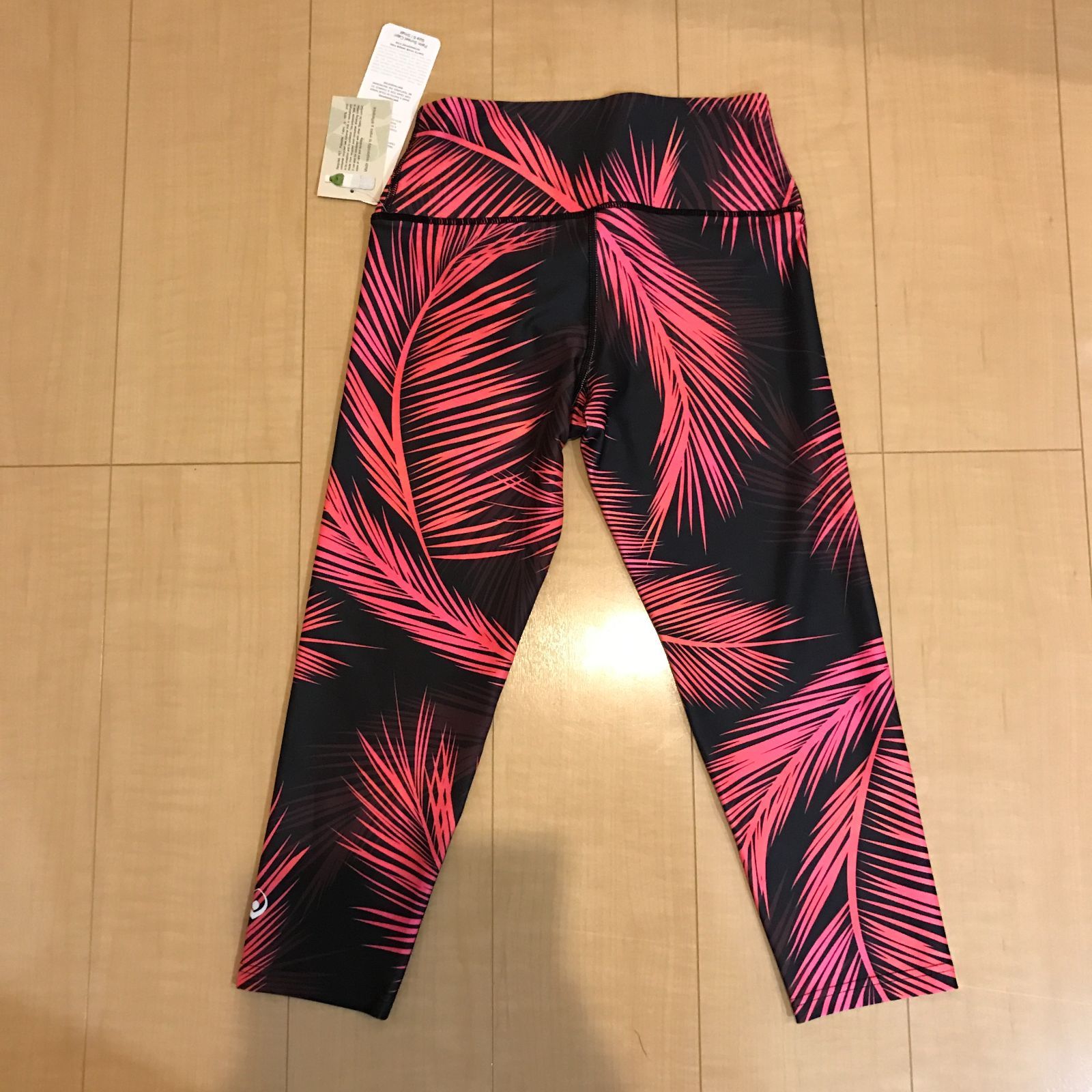 JOURNEY柄【新品】inner fire ヨガレギンスカプリ丈 inner fire ヨガレギンスカプリ丈 PALM SUNSET柄 - メルカリ