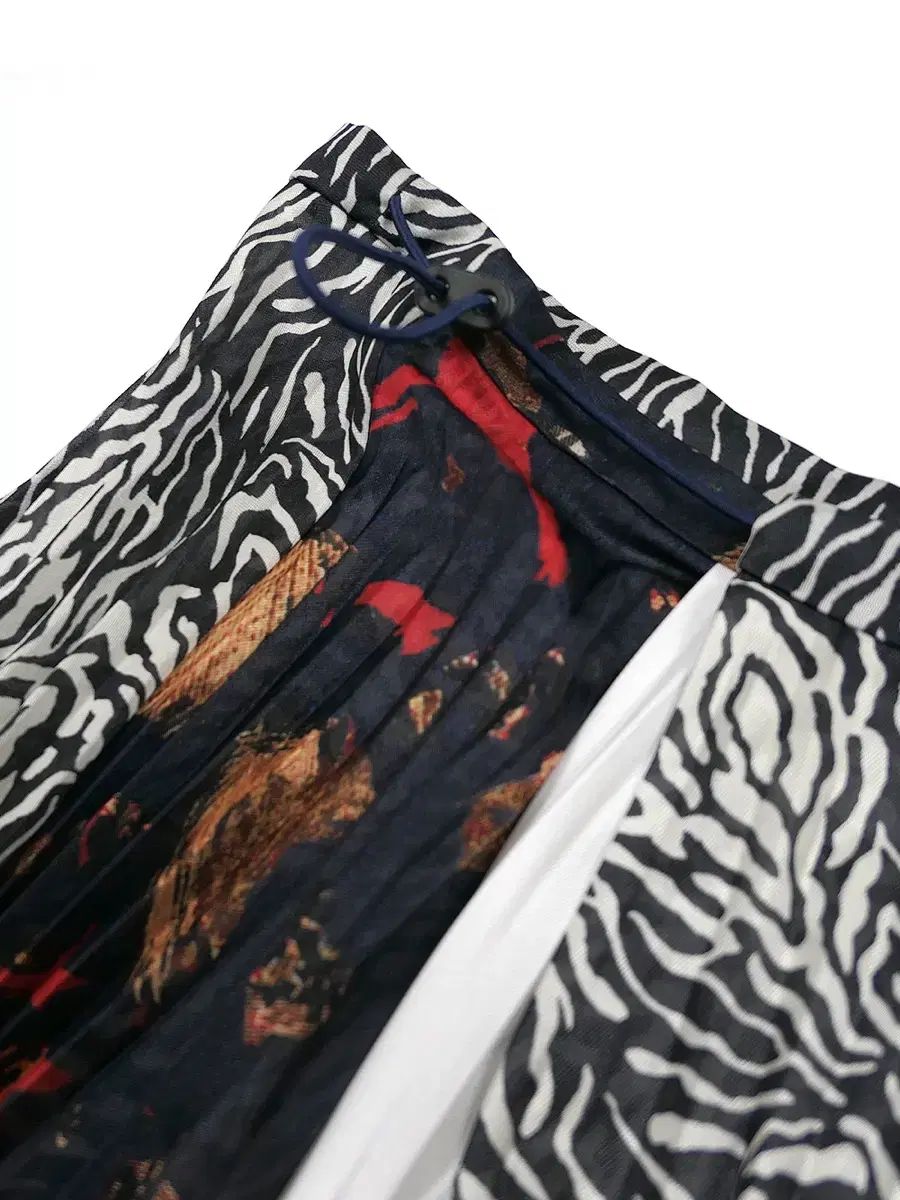 プリーツスカート