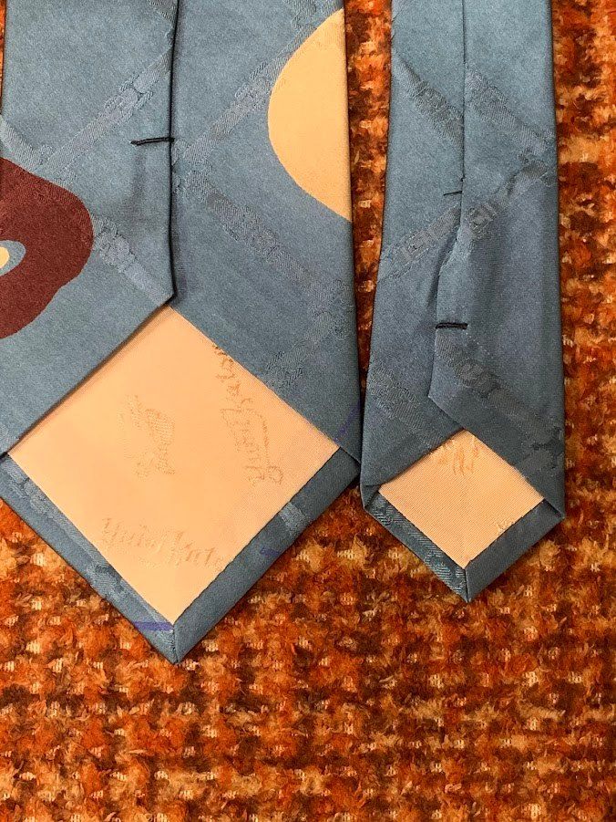 【新品未使用】岡本太郎　ネクタイ　シルク10 0% Amazon.co.jp: 岡本太郎 ネクタイ 日本製 グレー 自由 絹100％ : おもちゃ