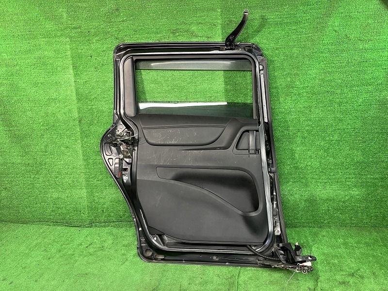 シエンタ NHP170G 左リアドア ハイブリッドG 7人 ニホンイタ M31Q8 67004-52610 209