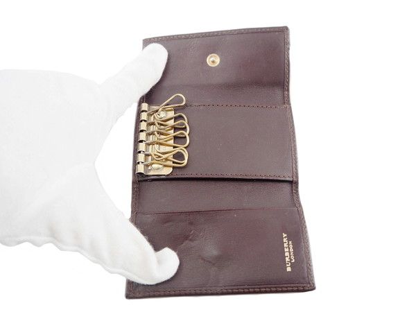 ベージュ×ブラック×ホワイト×レッド