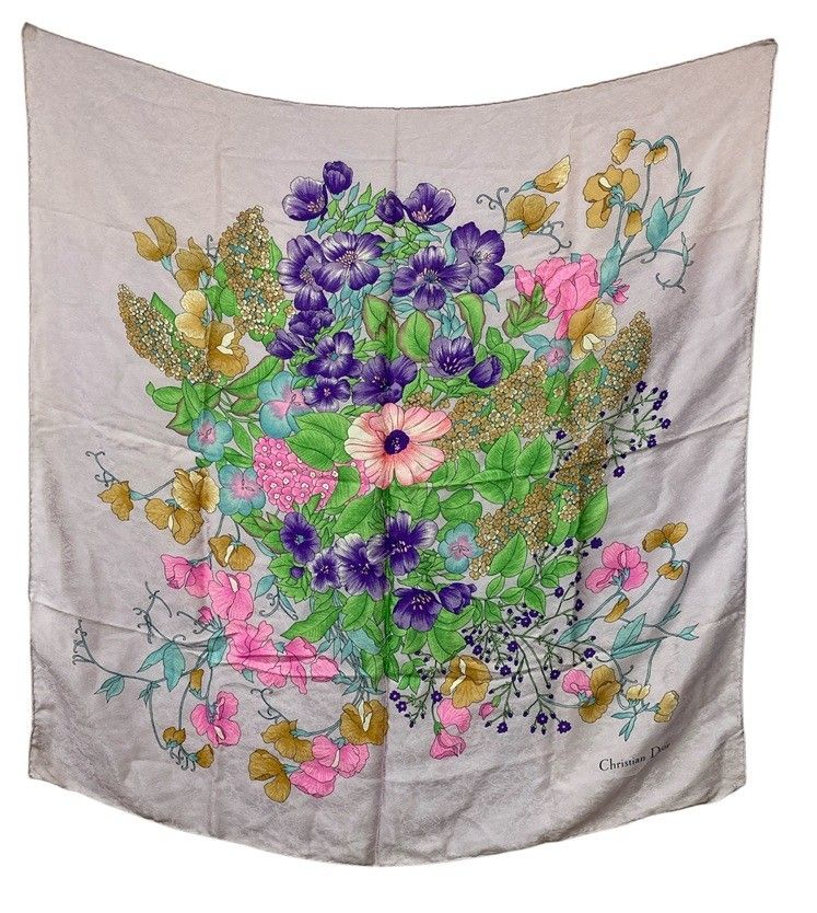【美品✨️】クリスチャンディオール 花柄 緑 スカーフ シルク 豪華 大判 95 超美品 クリスチャンディオール 花柄スカーフ シルク100