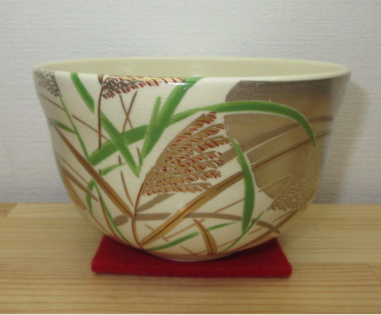 送料込【逢絢亭・新品】茶道具 茶碗 美濃焼 黒仁清 梅林の図 宮地英香 逢絢亭・新品】茶道具 茶碗 美濃焼 仁清写 武蔵野の図 宮地英香