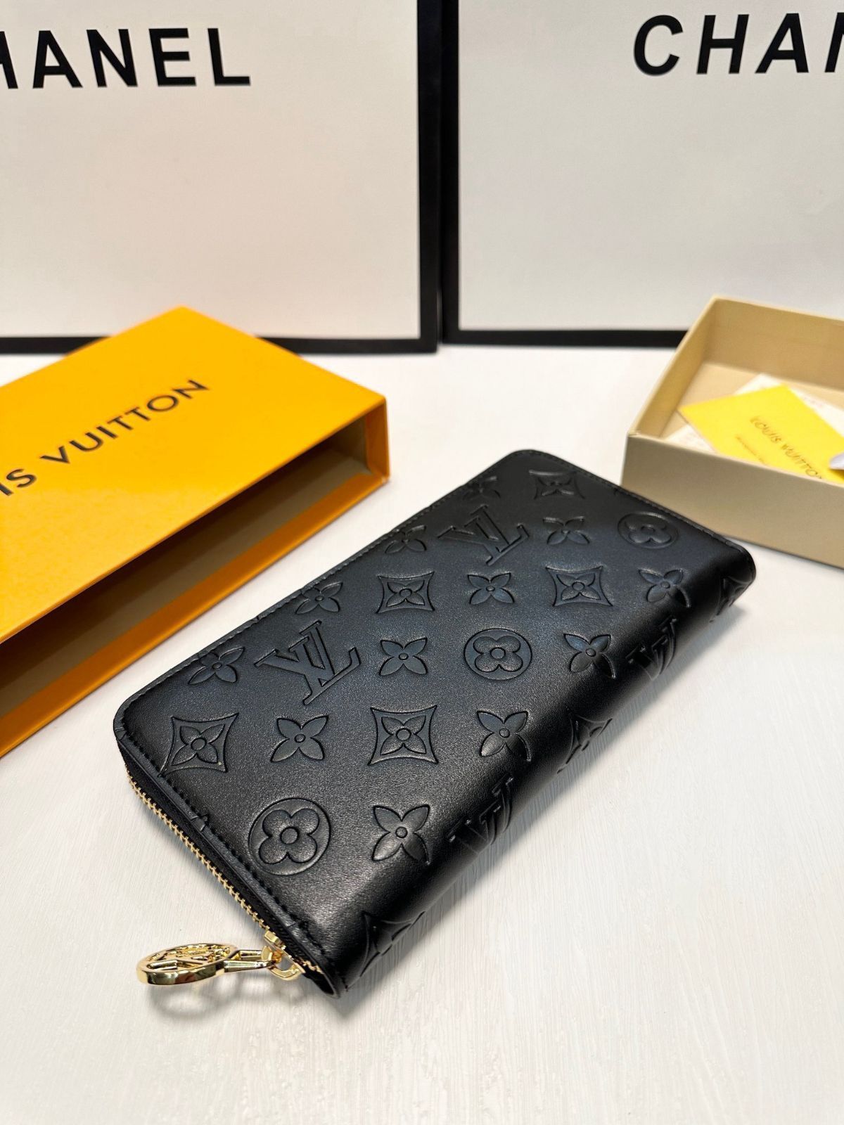 ルイヴィトン モノグラム エンボス ジッピーウォレット ラムレザー LOUIS VUITTON 長財布 未使用