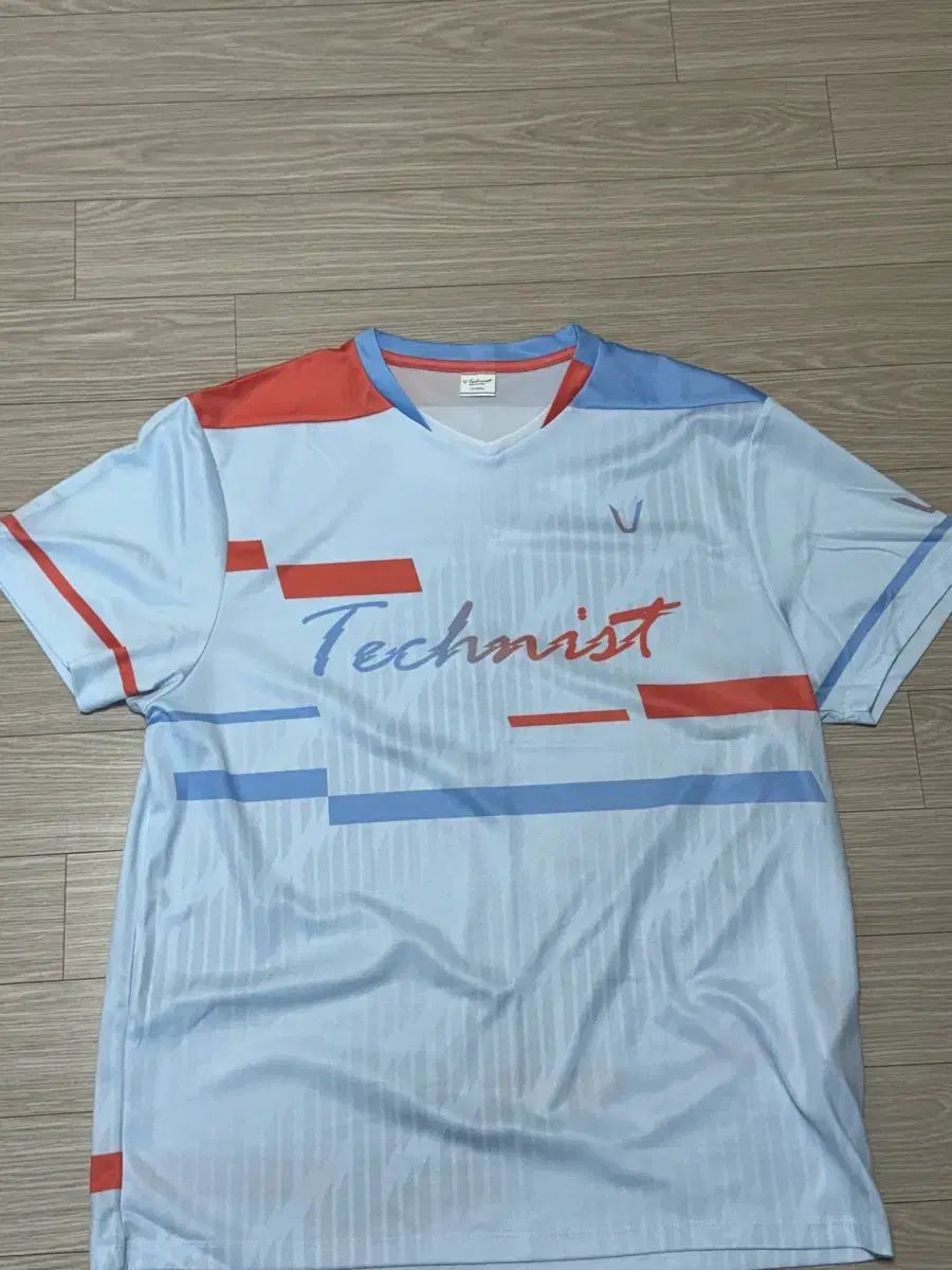 Technist バドミントンスーツ